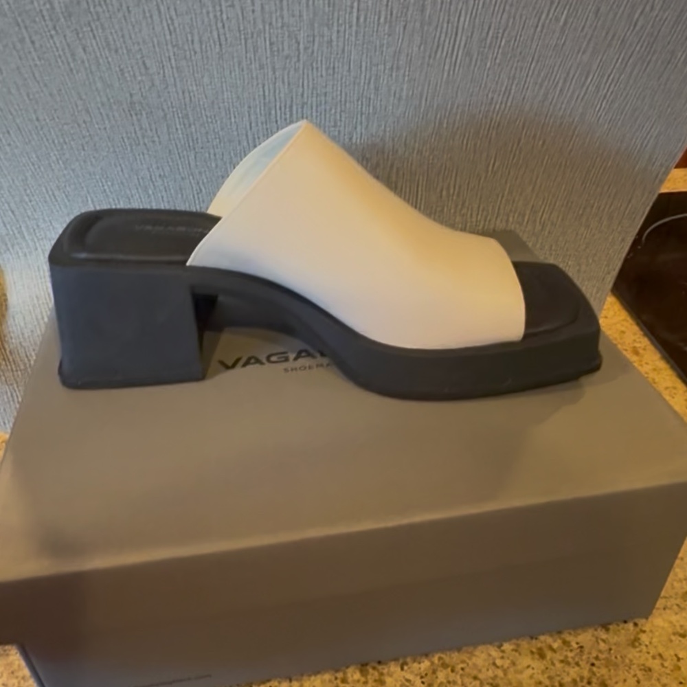 Brand new Vagabond Hennie slide-size 9